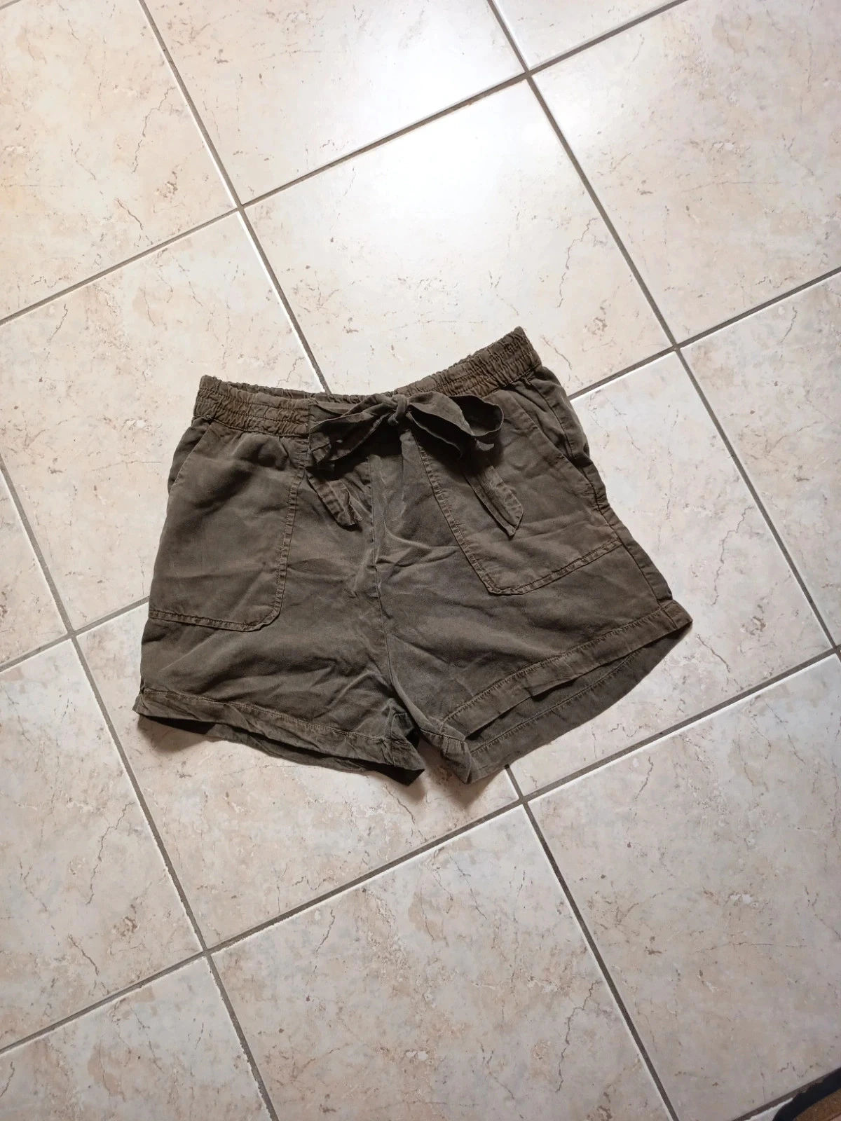 Short kaki Stradivarius